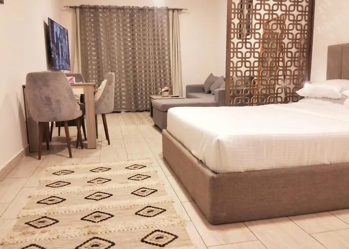 Apartmanhotel At Aldau Heights 3*